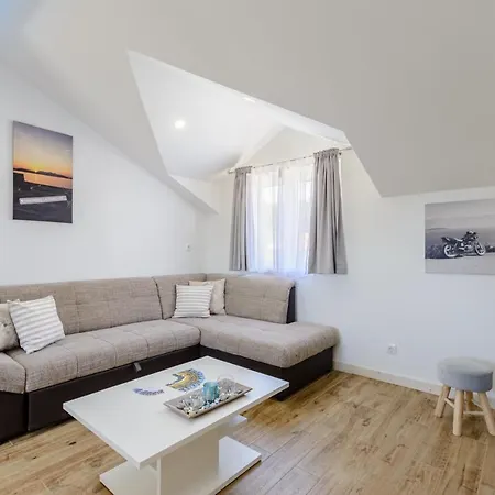 Darka 1 Apartmán Sumartin